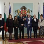 Im Wappensaal, Präsident Rumen Radev, der Honorarkonsul der Republik Bulgarien in der Bundesrepublik Deutschland, Dr. Ingo-Endrick Lankau und weitere Personen, Vizepräsidentin Iliana Iotova, Gabriele Lankau, Botschafterin Irene Plank, Botschafterin a.D. Dr. Meglena Plugtschieva