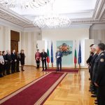 Im Wappensaal spricht Dr. Ingo-Endrick Lankau seinen Dank aus für die Ehrung mit dem Madara Konnik.